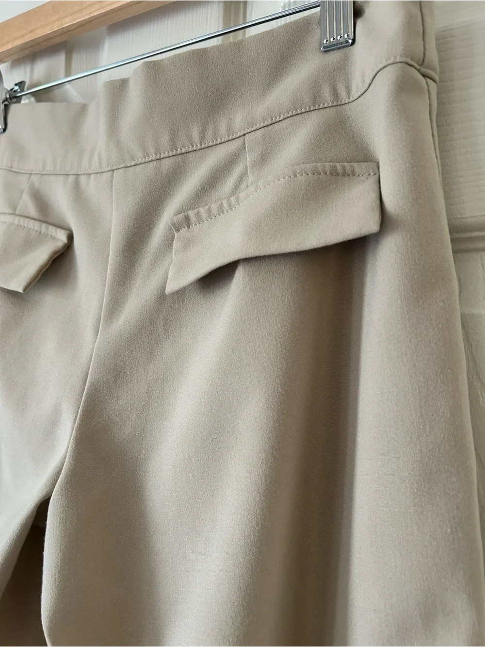 The Limited Stretch Khaki Tapered Pants - Women’s Size 6
